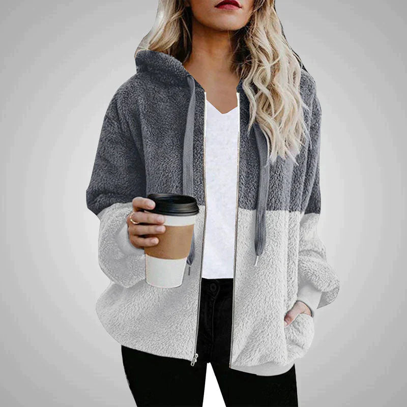 Tina – Flauschige Strickjacke mit Kapuze