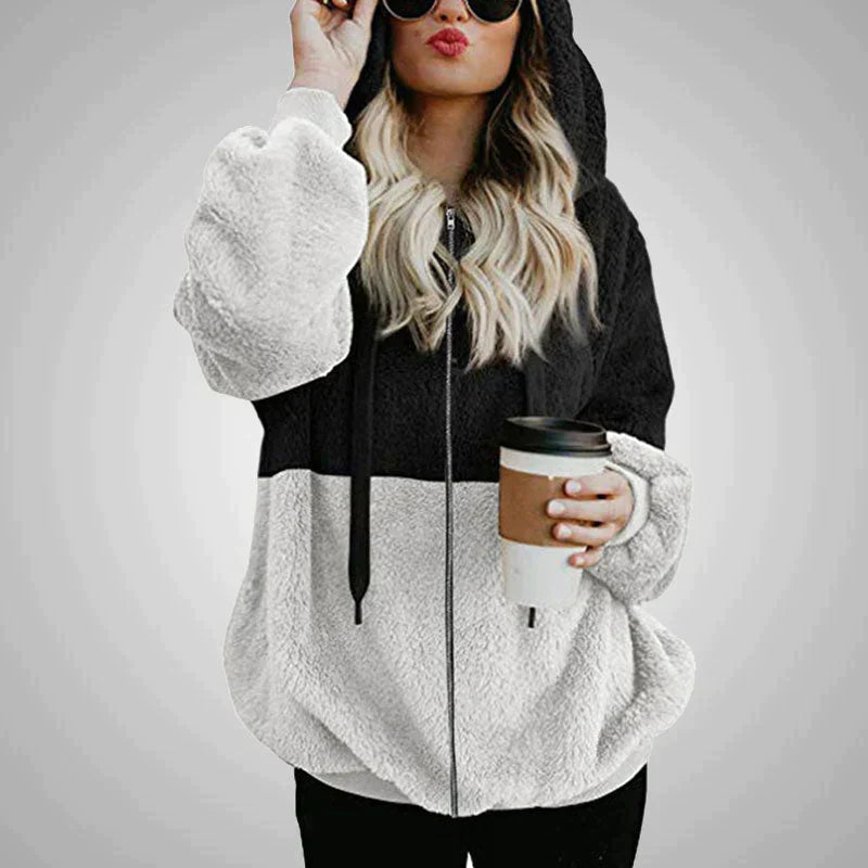 Tina – Flauschige Strickjacke mit Kapuze
