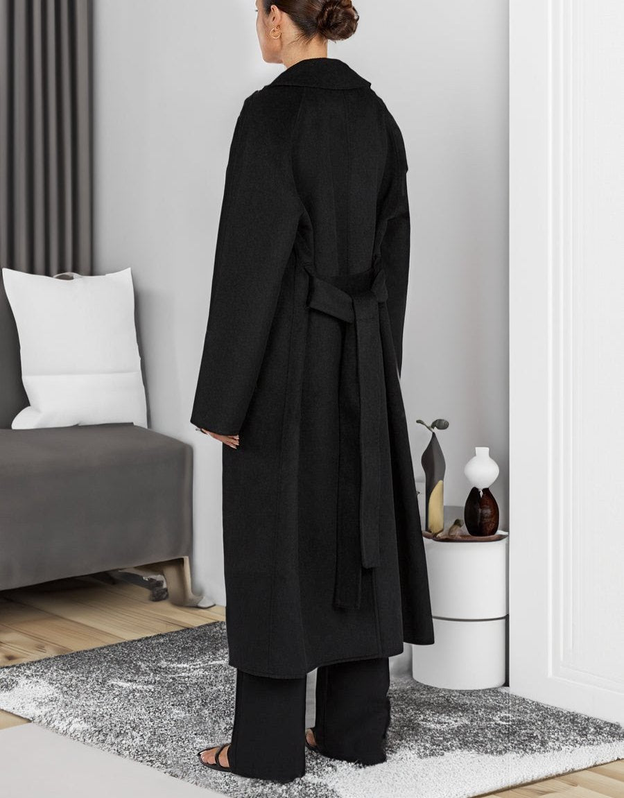 Norberta - Langer Damenmantel mit breitem Revers und Taillengürtel Schwarz