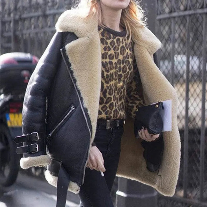 Ophélia - Wildleder Lammleder Schnallenjacke Schwarz