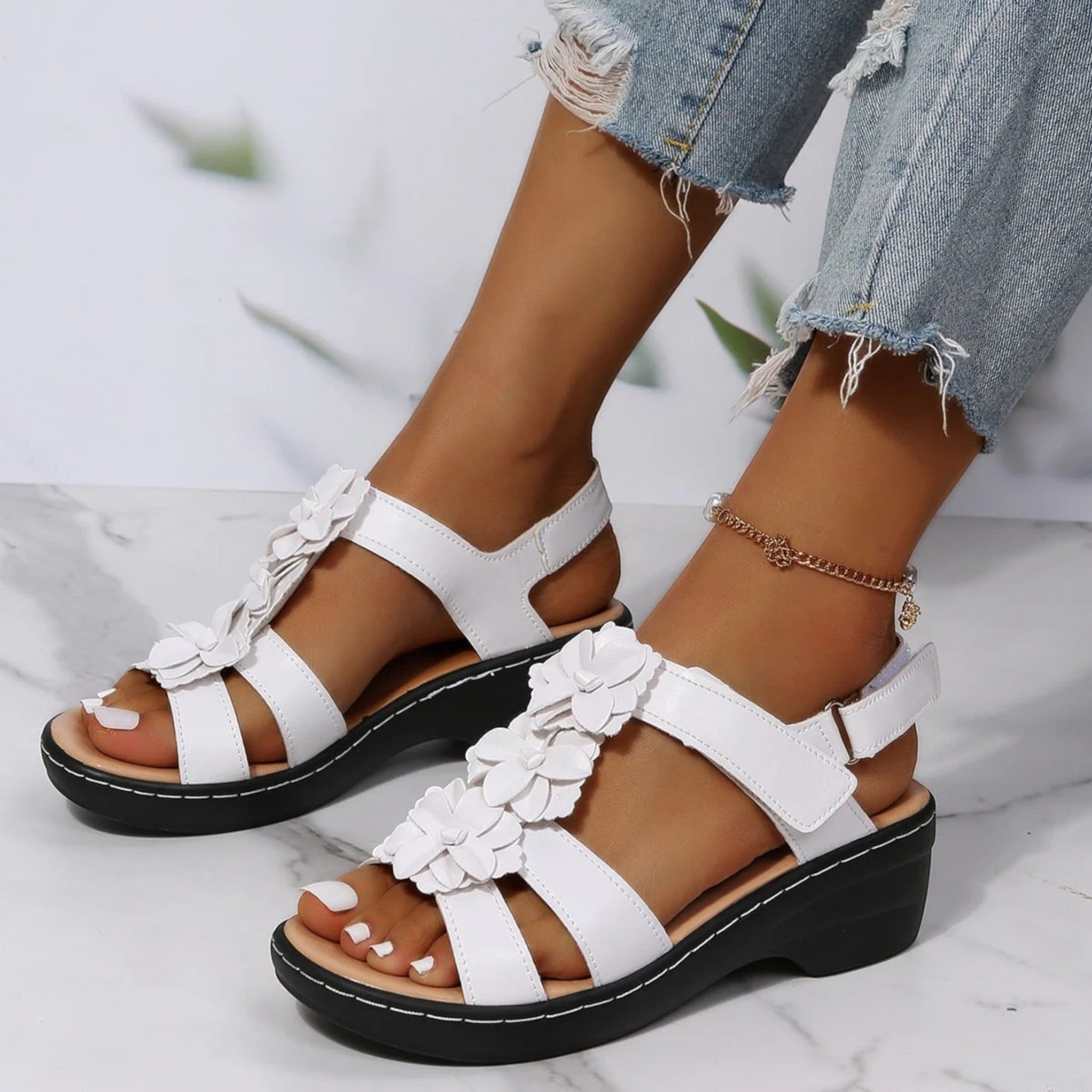 Ornella- Stilvolle Sandalen Mit Blumendetail Für Damen Weiß