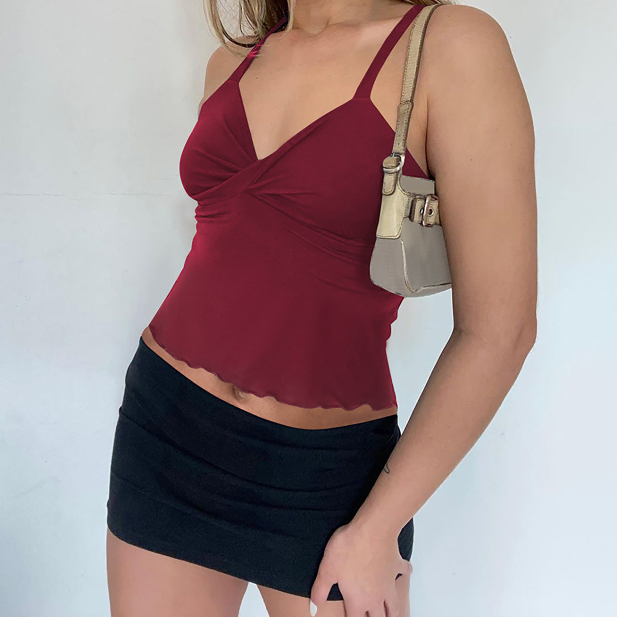 Perla- Eng anliegendes Top mit überkreuzten Trägern Vino Rojo