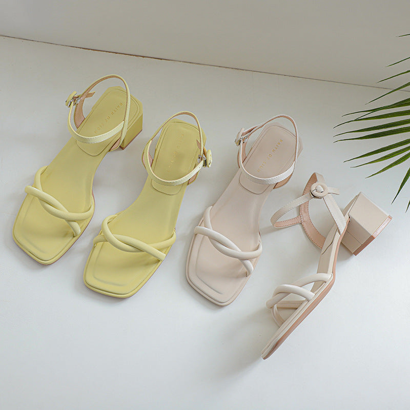 Petra- Damen Stylische Blockabsatzsandalen mit verstellbaren Riemen