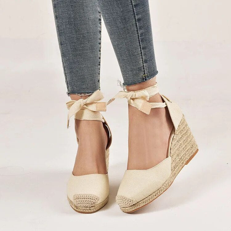 Priyana - Lässige Sandalen mit Knöchelriemen Beige