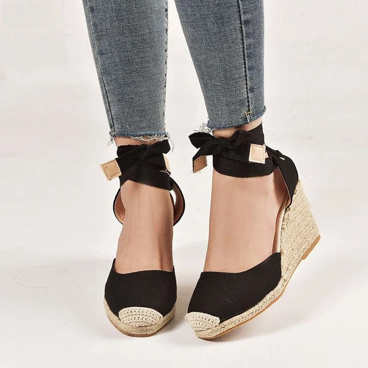 Priyana - Lässige Sandalen mit Knöchelriemen Schwarz