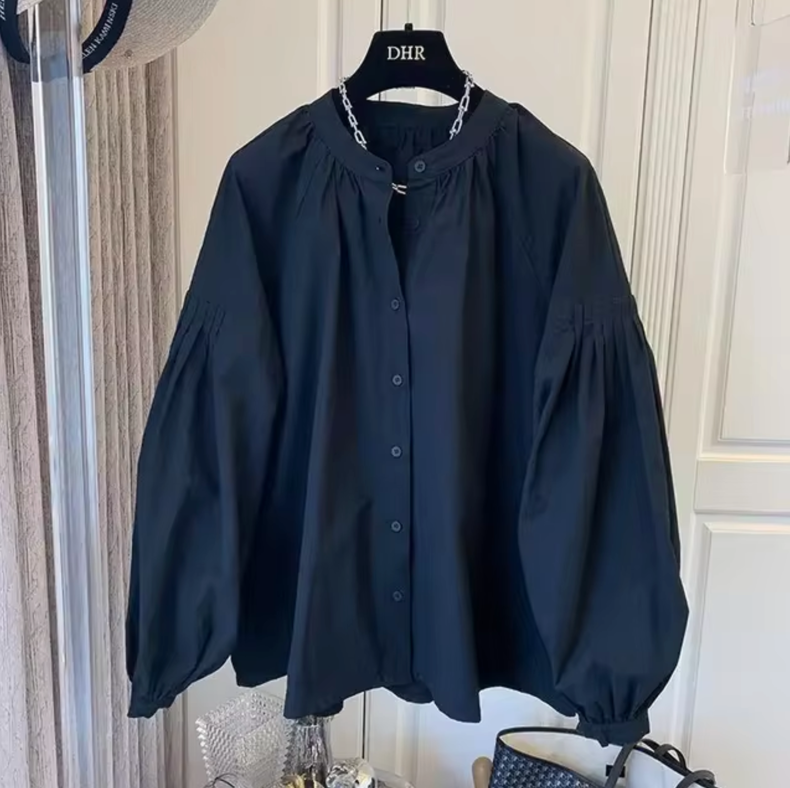 Quarisa – Übergroße Vintage-Bluse mit Puffärmeln Schwarz