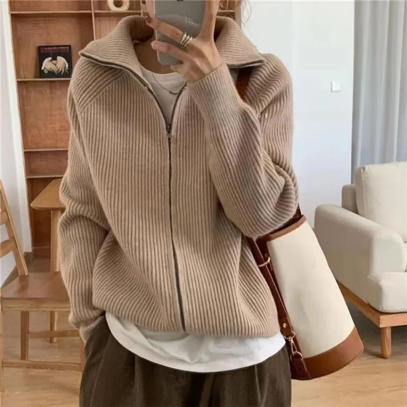 Viktoria – Trendiger, gerippter Cardigan mit Reißverschluss