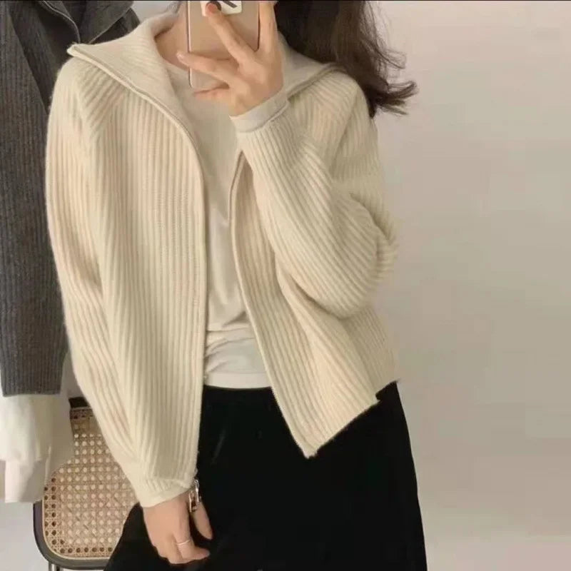Viktoria – Trendiger, gerippter Cardigan mit Reißverschluss