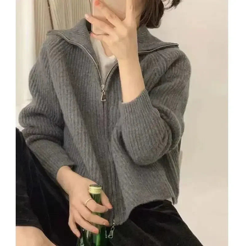 Viktoria – Trendiger, gerippter Cardigan mit Reißverschluss