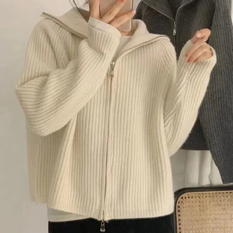 Viktoria – Trendiger, gerippter Cardigan mit Reißverschluss