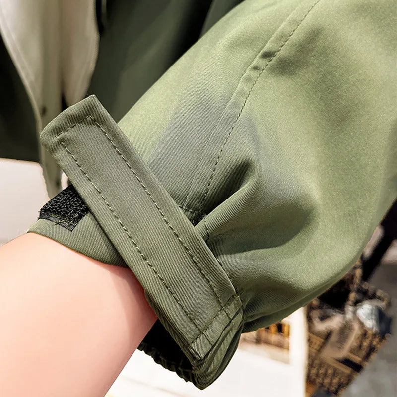 Beata – Stylische Damen Windbreaker Jacke mit Kapuze