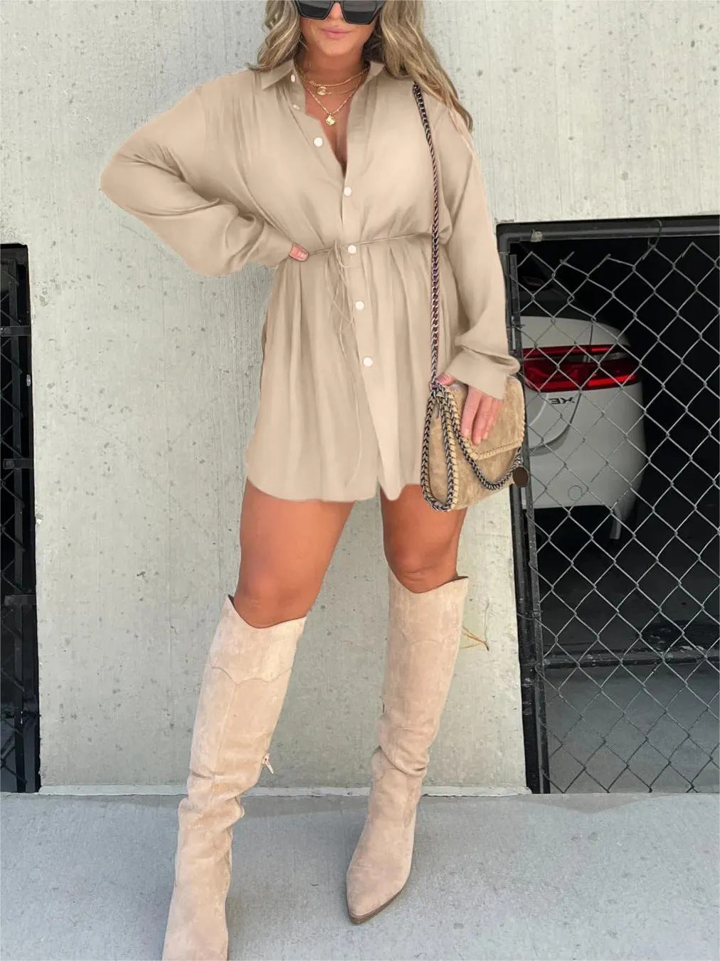 Tilda- Geknöpfter Mini Jumpsuit mit urbanem Stil Aprikose