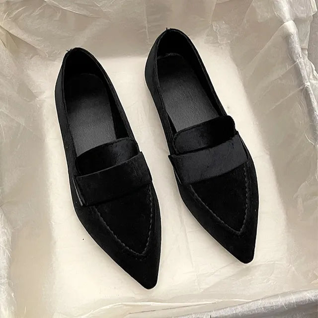 Tjorna - Spitze Slip-On Schuhe für Damen Schwarz