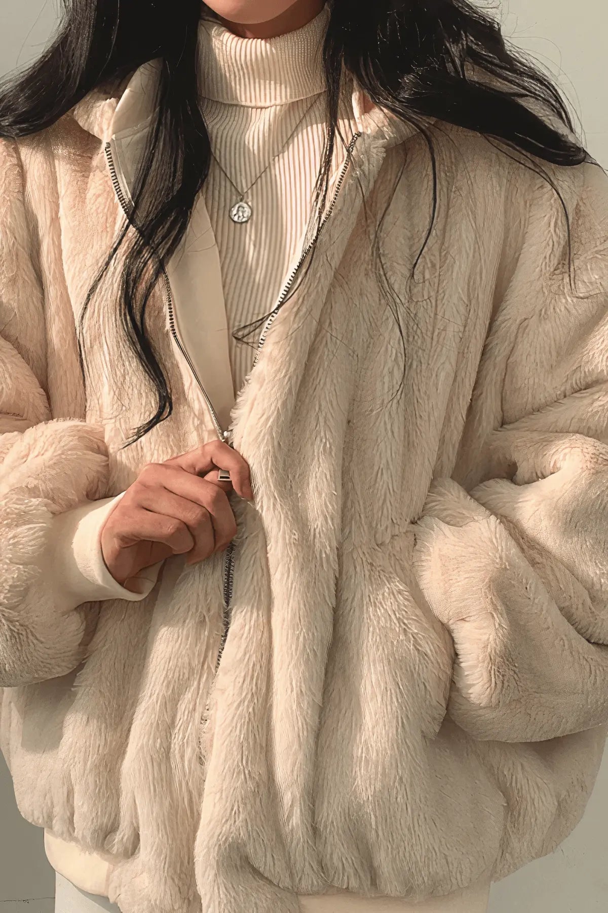 Alberta – Damen Kunstpelz Jacke mit Reißverschluss & Taschen
