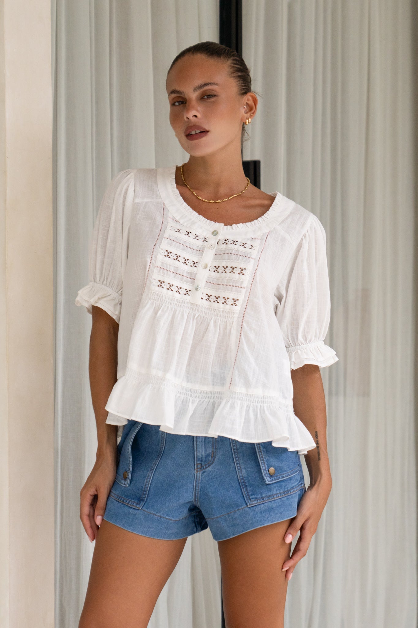 Yordanka - Lace Blouse with Vintage Charm - Weiß