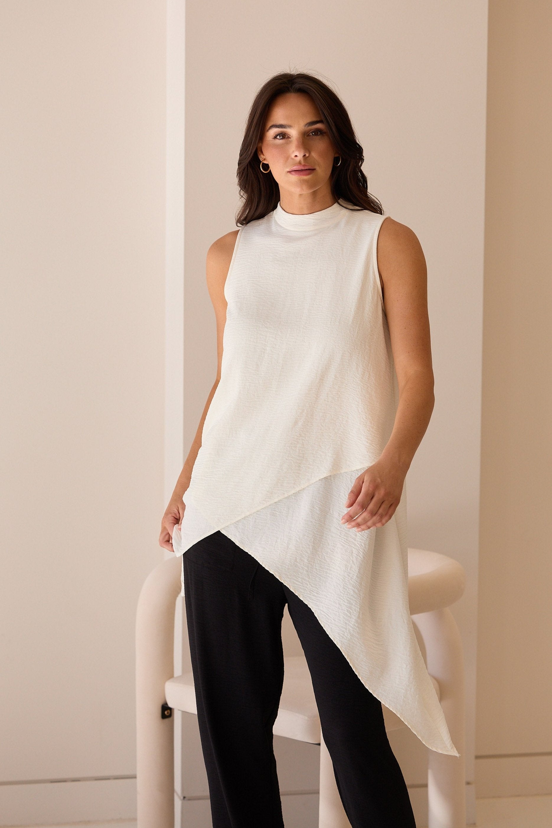 Yustin - Asymmetrical Sleeveless Top - Off-weiß 2