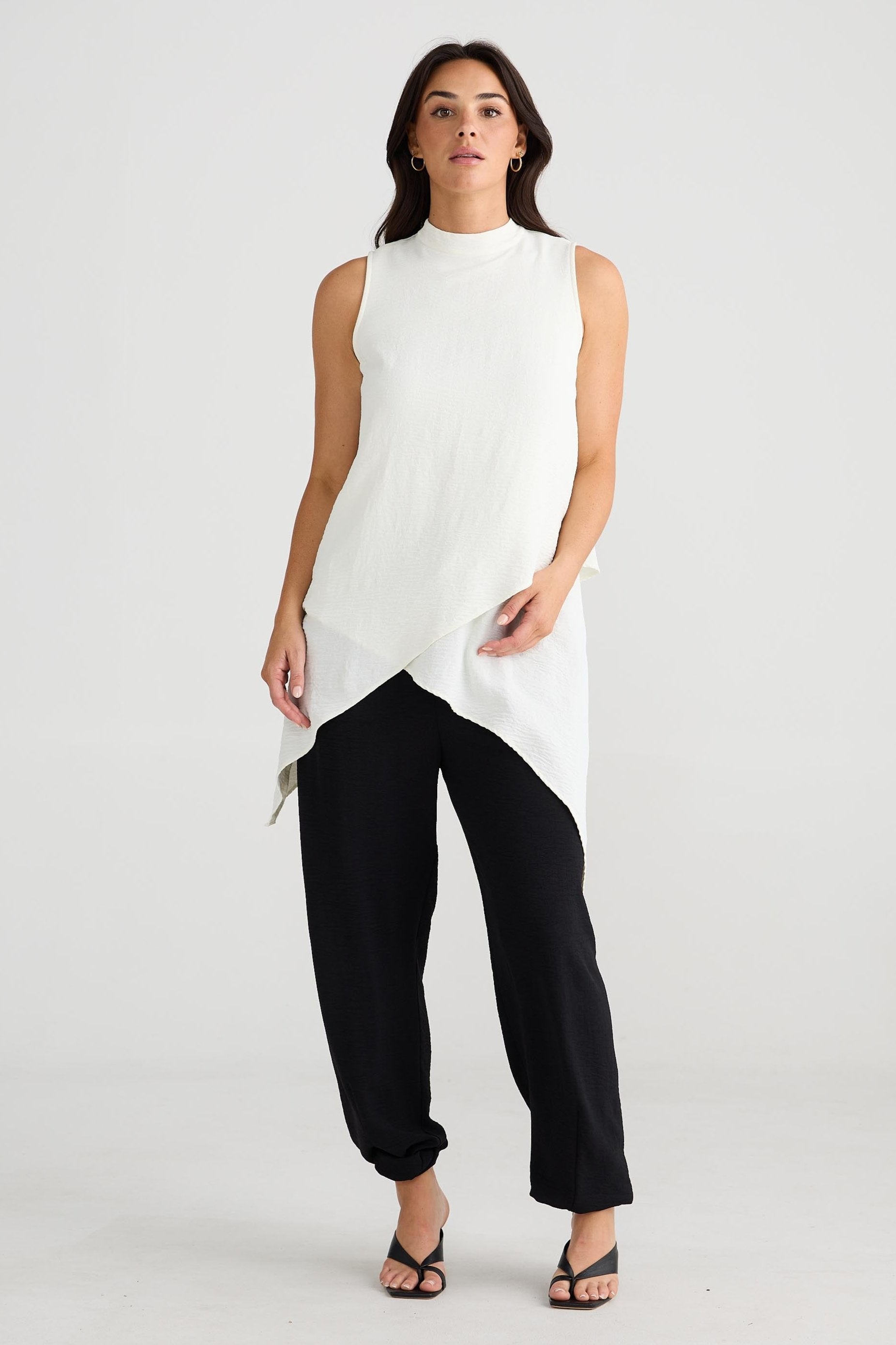 Yustin - Asymmetrical Sleeveless Top - Off-weiß 3