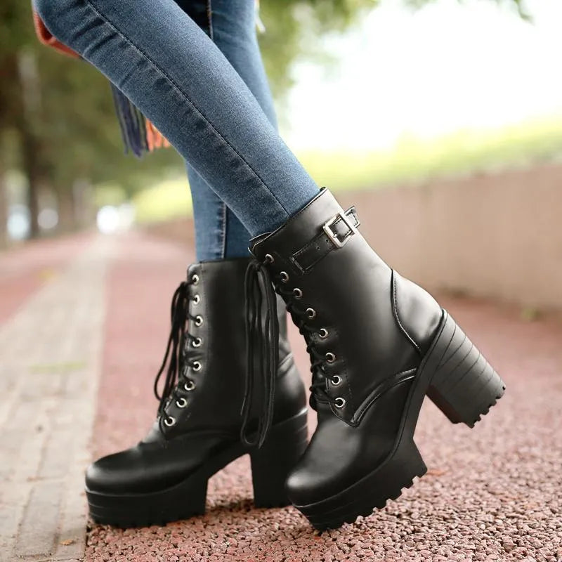 Hilda – Robuste Herbst Damenstiefel Schnürung Schnalle Profilsohle