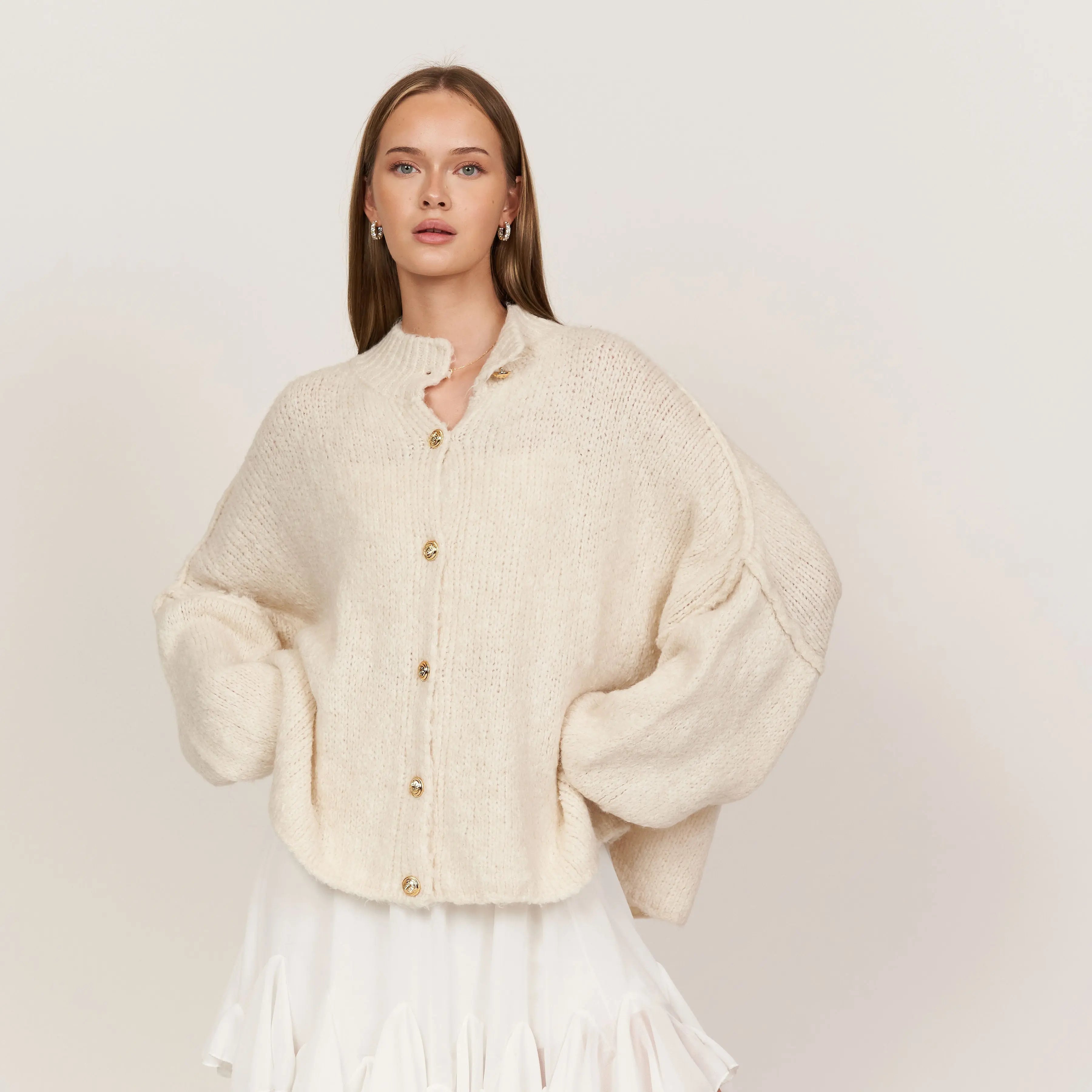 Simone - Damen Oversize Strick Cardigan mit Goldknöpfen