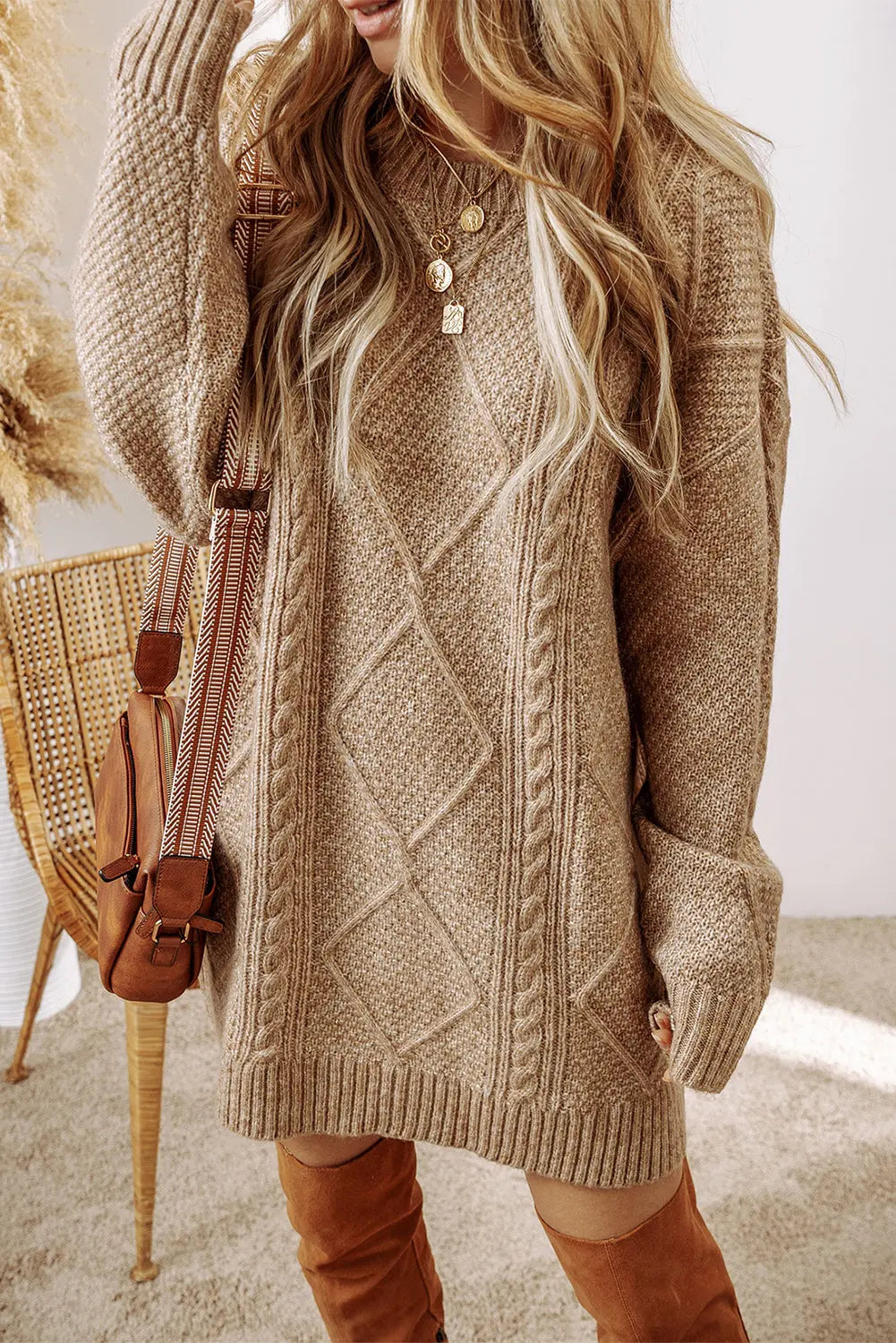 Thea – Weit Geschnittenes Strickkleid Mit Zopfmuster
