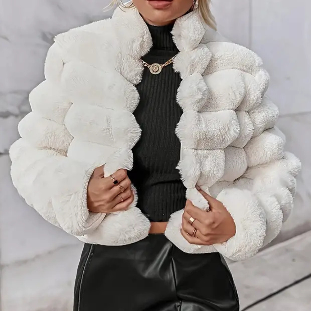 Klara – Warme, elegante Damenjacke