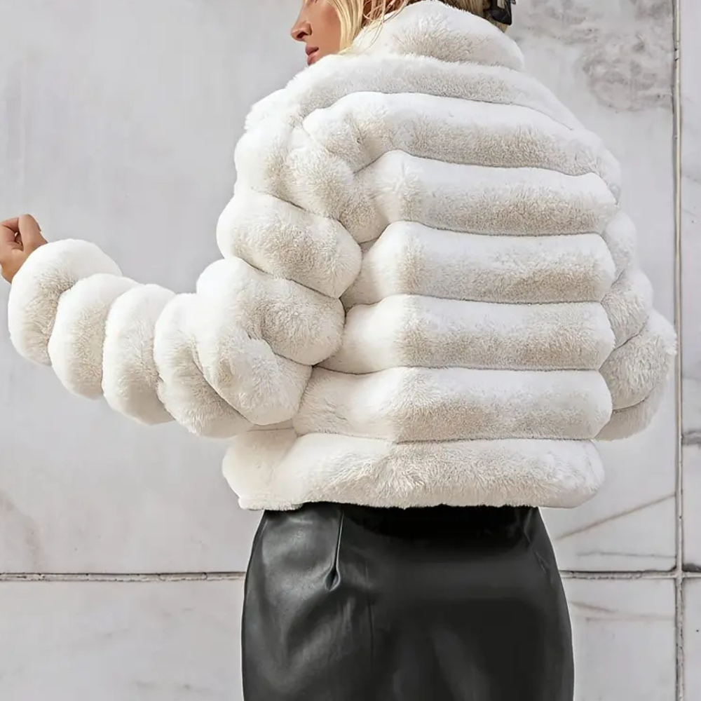 Klara – Warme, elegante Damenjacke