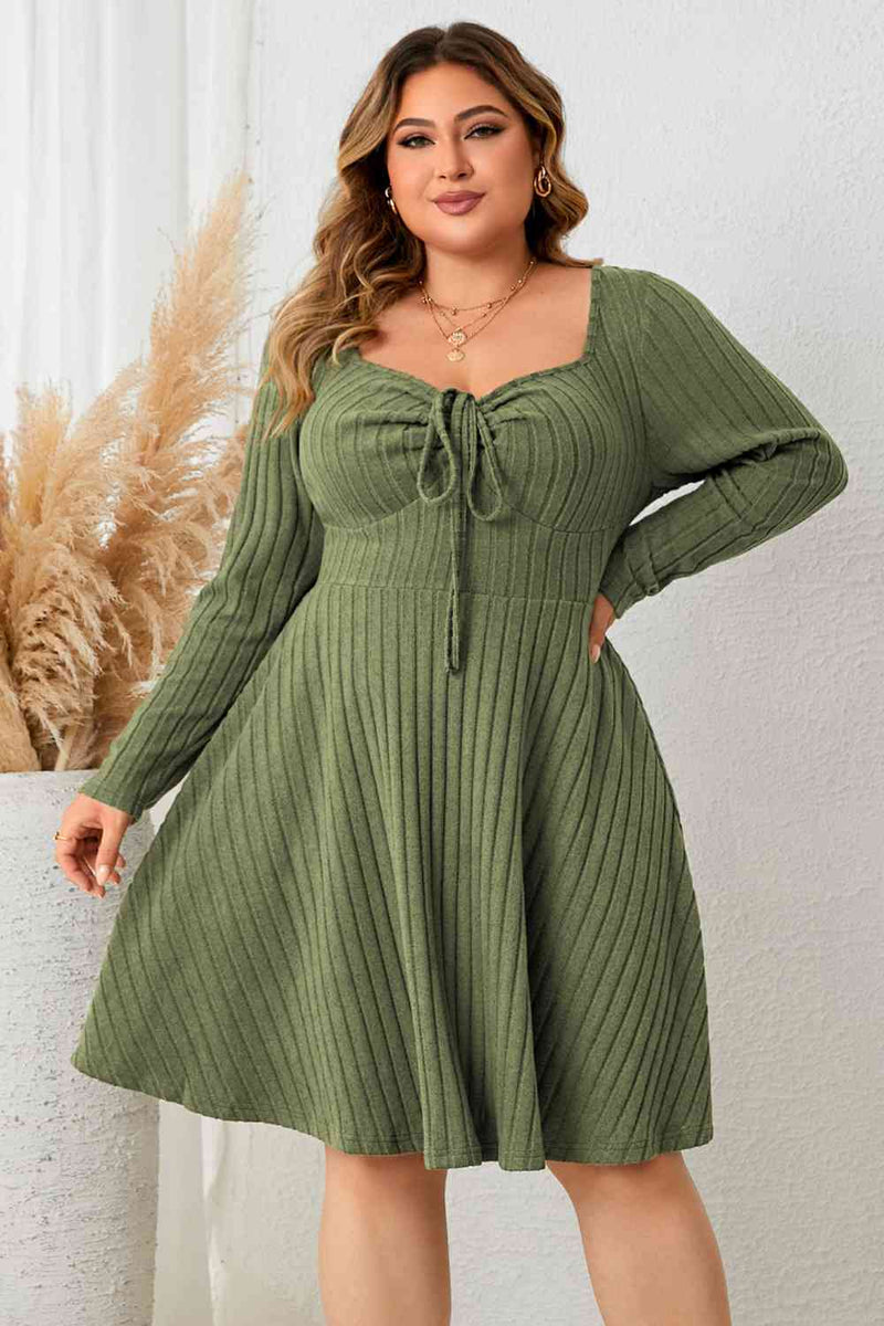 Warenka - Geripptes Kleid mit Sweetheart in Übergröße