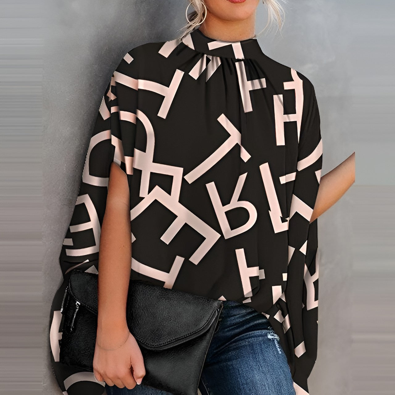 Alicia Einzigartige und Elegante Bluse Schwarzer Buchstabe