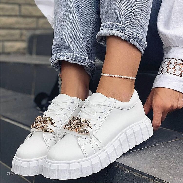 Chic - Herbst-Sneakers mit Kettendetail
